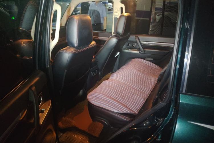 Used Mitsubishi Pajero 2016 3.0L Automatic Standard Version China V Standard Left Rear Seat