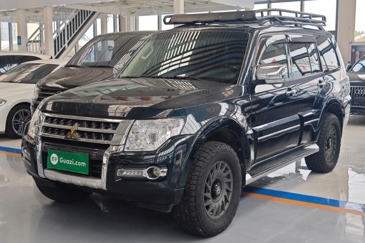 Used Mitsubishi Pajero 2016 3.0L Automatic Prestige Version China IV Standard Guazi used car, China used car export, Used car for sale, Used cars, Cheapest cars for sale