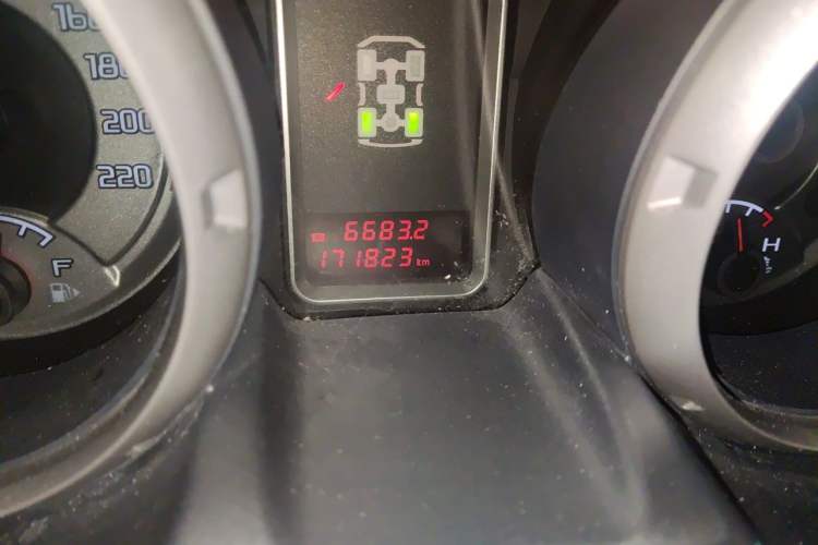 Used Mitsubishi Pajero 2016 3.0L Automatic Prestige Version China V Standard Odometer Close Up