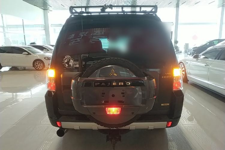 Used Mitsubishi Pajero 2016 3.0L Automatic Prestige Version China IV Standard Rear