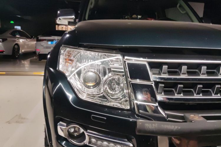 Used Mitsubishi Pajero 2016 3.0L Automatic Prestige Version China V Standard Right Front Headlight