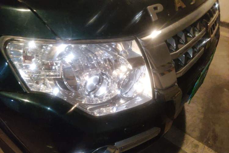 Used Mitsubishi Pajero 2016 3.0L Automatic Prestige Version China V Standard Right Front Headlight