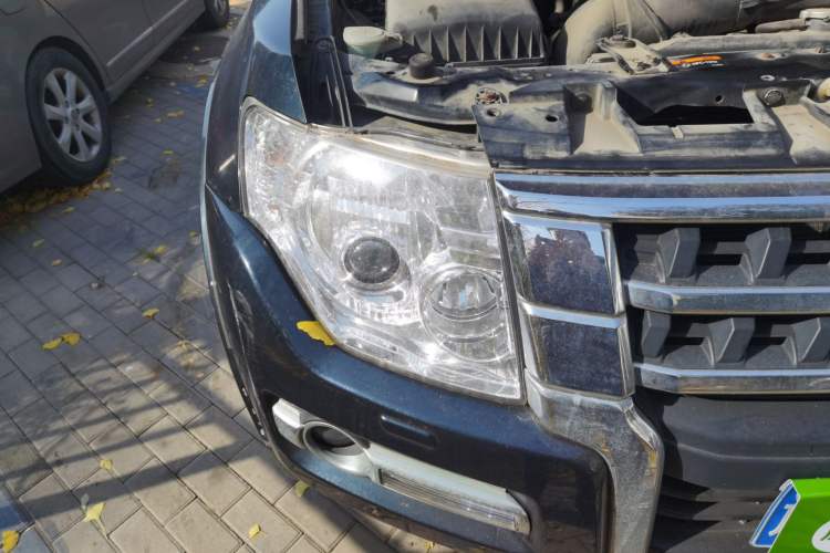 Used Mitsubishi Pajero 2016 3.0L Automatic Standard Version China V Standard Right Front Headlight