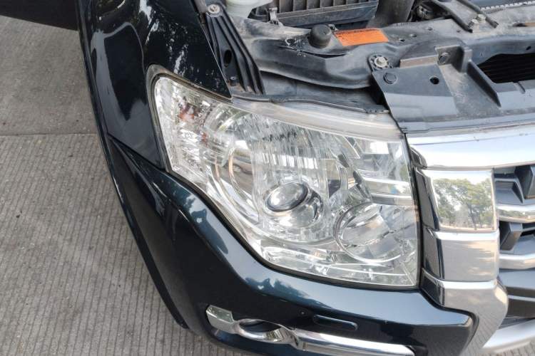 Used Mitsubishi Pajero 2016 3.0L Automatic Prestige Version China V Standard Right Front Headlight