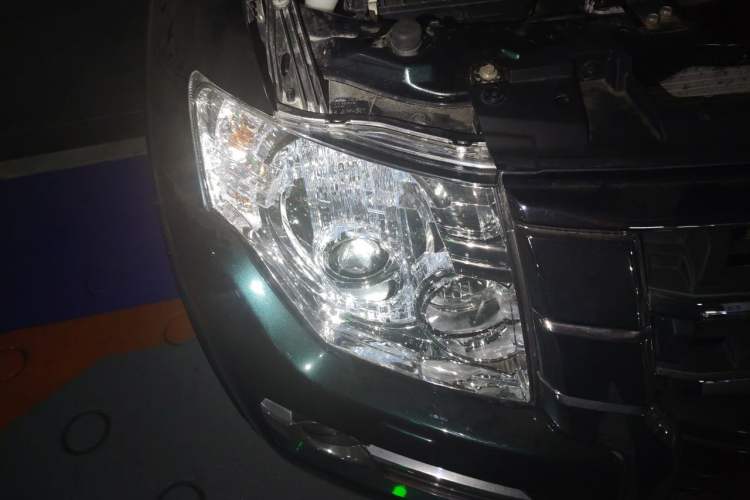 Used Mitsubishi Pajero 2016 3.0L Automatic Standard Version China V Standard Right Front Headlight