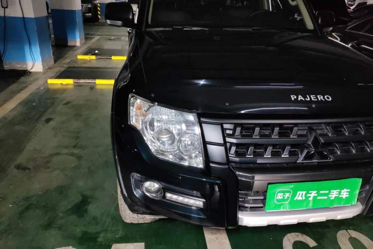 Used Mitsubishi Pajero 2016 3.0L Automatic Luxury Version China V Standard Right Front Headlight