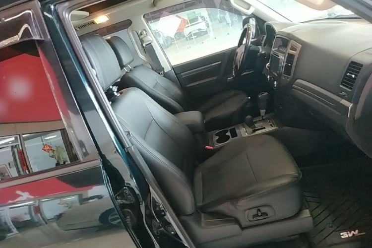 Used Mitsubishi Pajero 2016 3.0L Automatic Prestige Version China IV Standard Right Front Seat