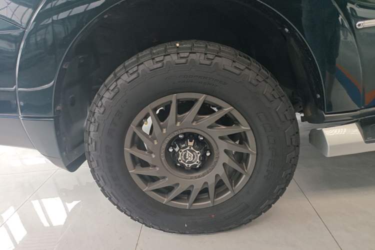 Used Mitsubishi Pajero 2016 3.0L Automatic Prestige Version China IV Standard Right Rear Wheel Hub