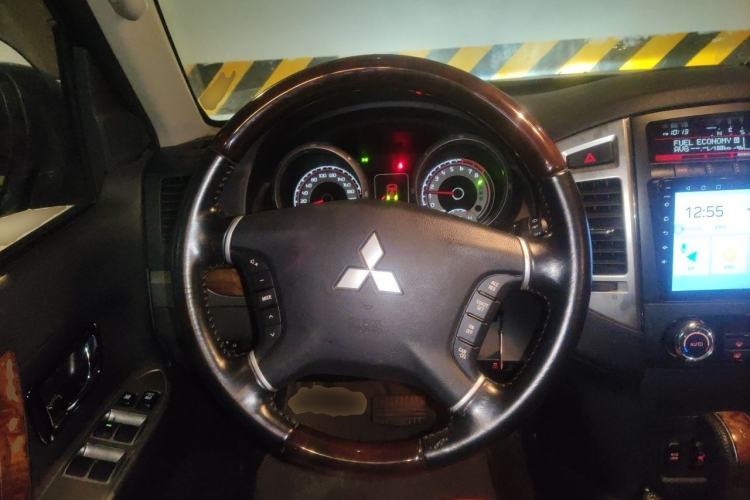 Used Mitsubishi Pajero 2016 3.0L Automatic Prestige Version China V Standard Steering Wheel