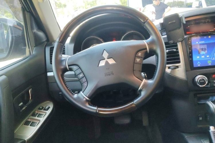 Used Mitsubishi Pajero 2016 3.0L Automatic Prestige Version China V Standard Steering Wheel