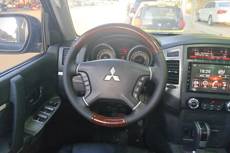 Used Mitsubishi Pajero 2016 3.0L Automatic Standard Version China V Standard Steering Wheel