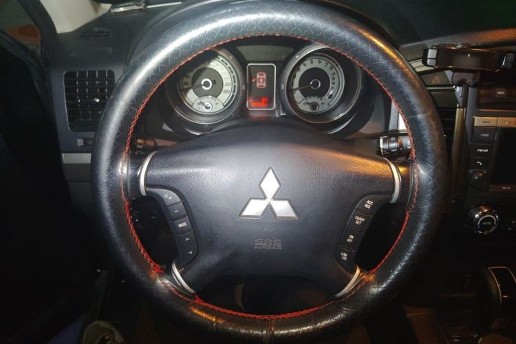 Used Mitsubishi Pajero 2016 3.0L Automatic Standard Version China V Standard Steering Wheel