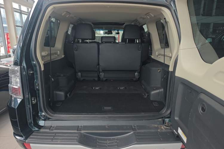 Used Mitsubishi Pajero 2016 3.0L Automatic Prestige Version China IV Standard Trunk