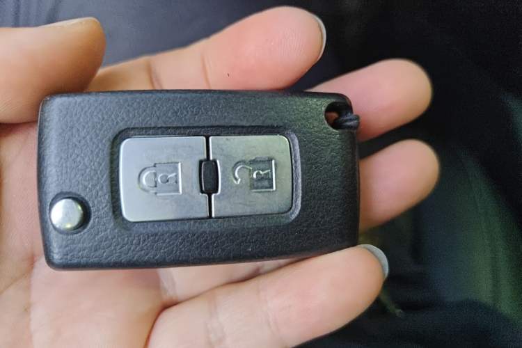 Used Mitsubishi Pajero 2016 3.0L Automatic Standard Version China V Standard Vehicle Key