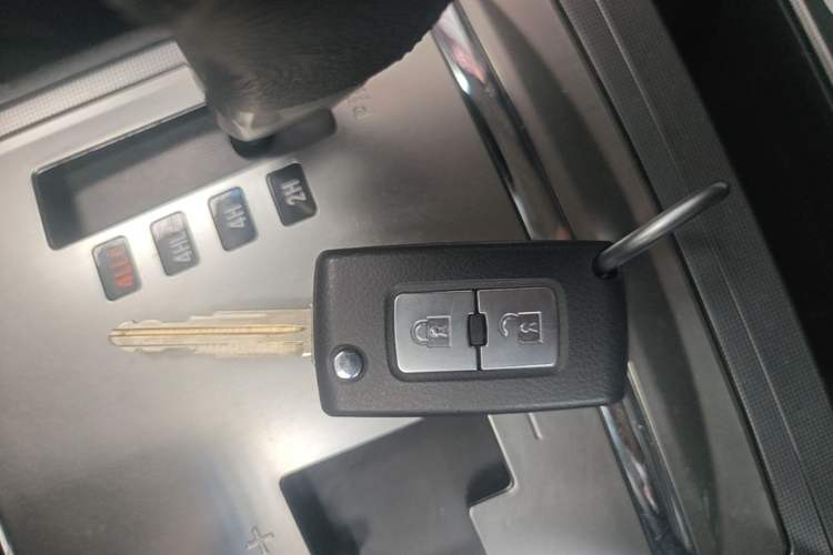 Used Mitsubishi Pajero 2016 3.0L Automatic Prestige Version China IV Standard Vehicle Key