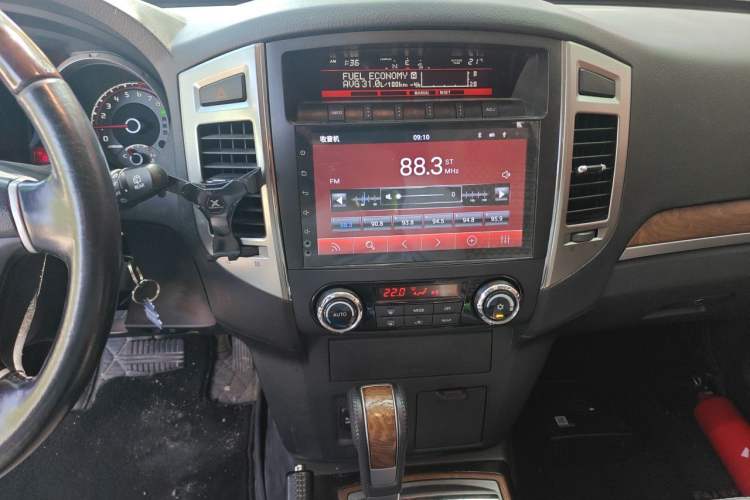Used Mitsubishi Pajero 2016 3.0L Automatic Prestige Version China V Standard Audio And AC Panel