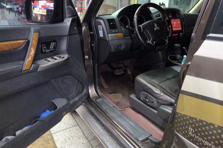 Used Mitsubishi Pajero 2016 3.0L Automatic Prestige Version China V Standard Driver Seat