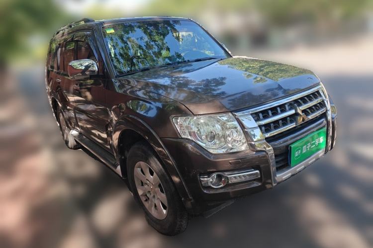 Used Mitsubishi Pajero 2016 3.0L Automatic Prestige Version China V Standard Front Right 45 Deg