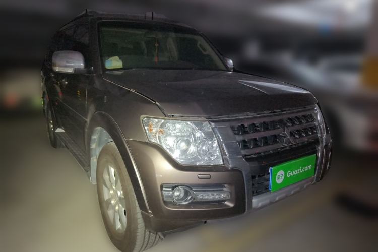 Used Mitsubishi Pajero 2016 3.0L Automatic Luxury Version China V Standard Front Right 45 Deg