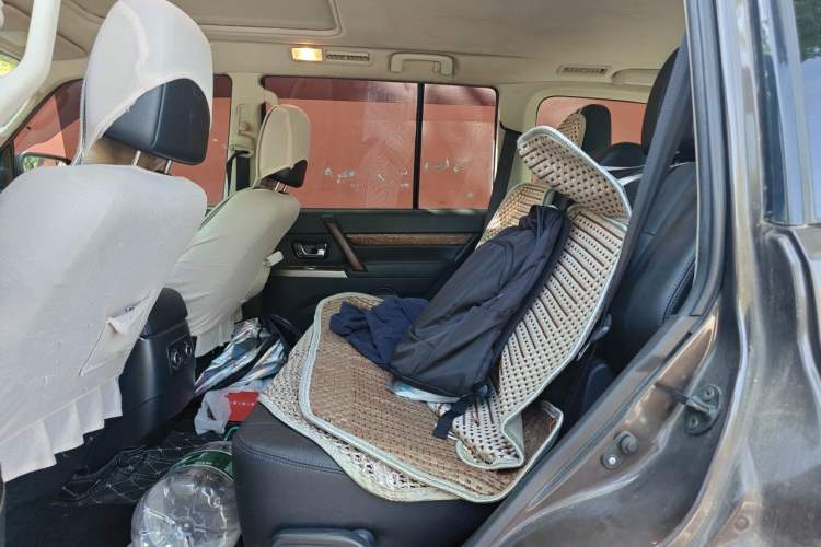 Used Mitsubishi Pajero 2016 3.0L Automatic Prestige Version China V Standard Left Rear Seat