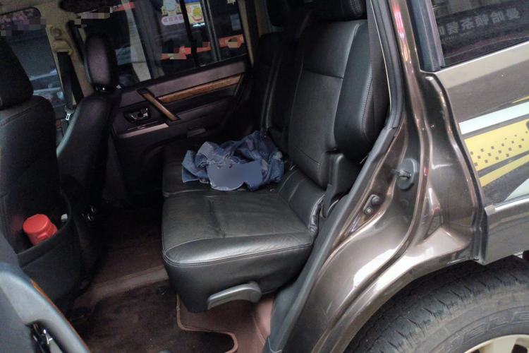 Used Mitsubishi Pajero 2016 3.0L Automatic Prestige Version China V Standard Left Rear Seat