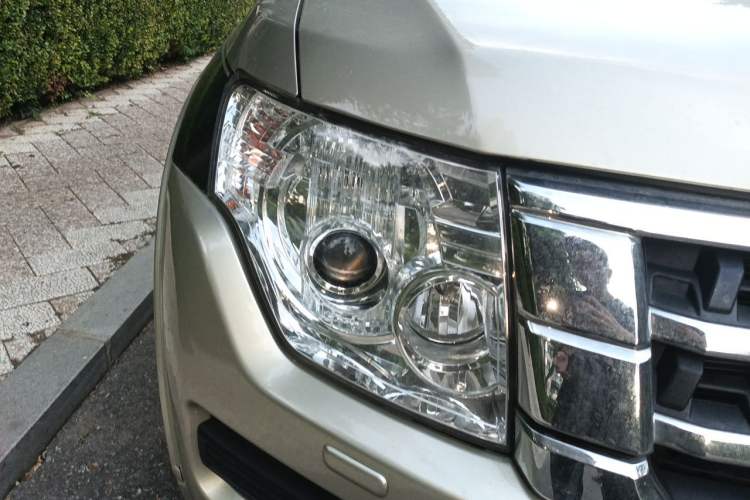 Used Mitsubishi Pajero 2016 3.0L Automatic Luxury Edition China IV Right Front Headlight