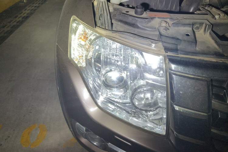 Used Mitsubishi Pajero 2016 3.0L Automatic Luxury Version China V Standard Right Front Headlight