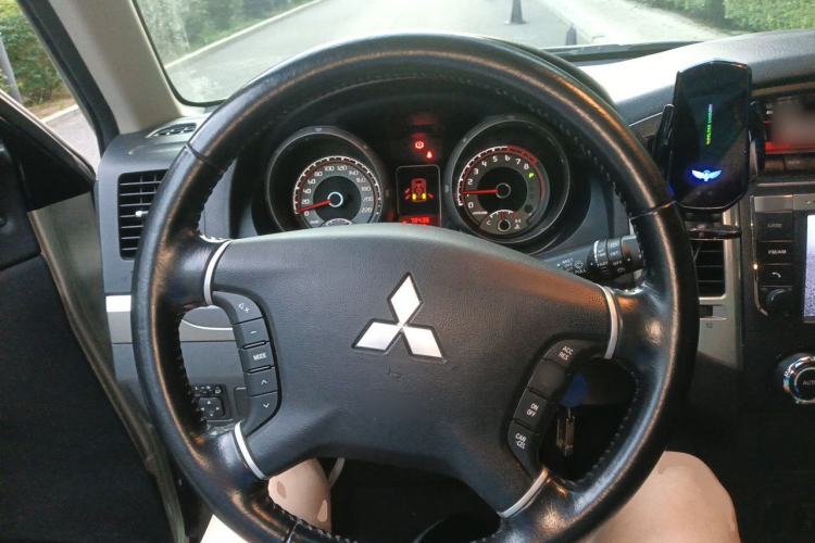 Used Mitsubishi Pajero 2016 3.0L Automatic Luxury Edition China IV Steering Wheel