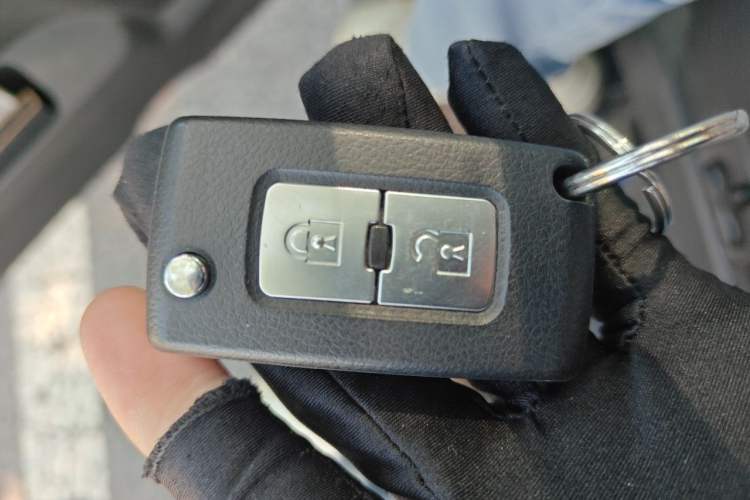 Used Mitsubishi Pajero 2016 3.0L Automatic Prestige Version China V Standard Vehicle Key