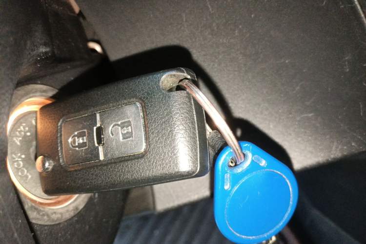 Used Mitsubishi Pajero 2016 3.0L Automatic Luxury Edition China IV Vehicle Key