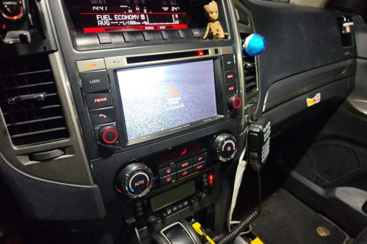 Used Mitsubishi Pajero 2016 3.0L Automatic Prestige Version China V Standard Audio And AC Panel