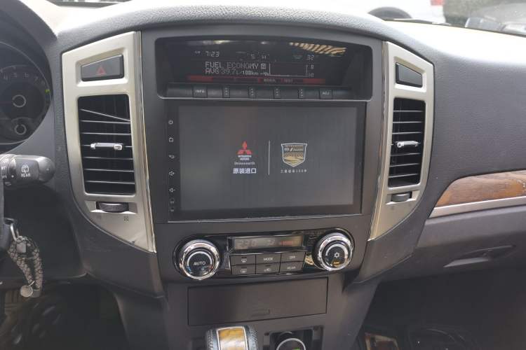 Used Mitsubishi Pajero 2016 3.0L Automatic Prestige Version China V Standard Audio And AC Panel