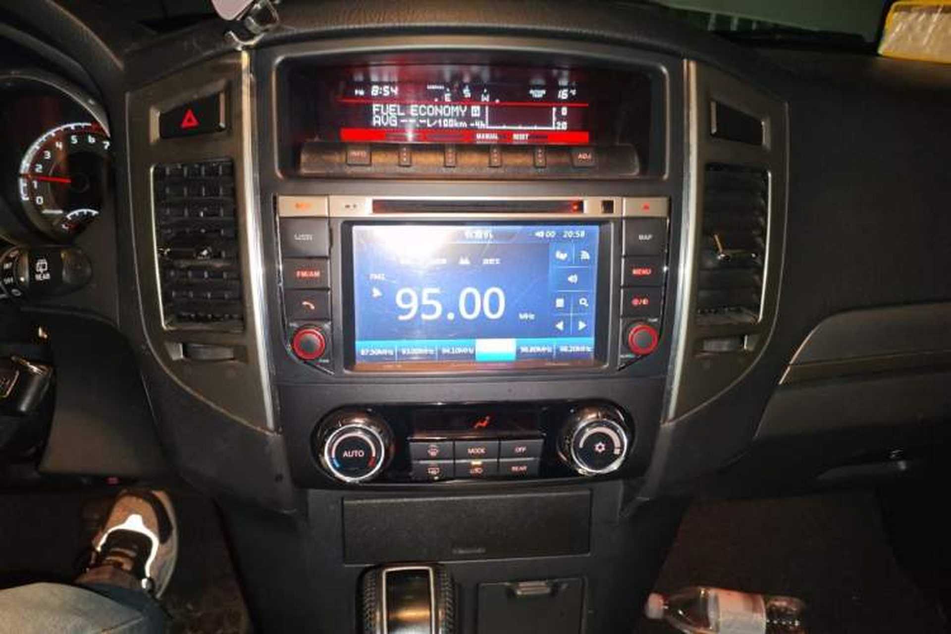 Used Mitsubishi Pajero 2016 3.0L Automatic Prestige Version China V Standard Audio And AC Panel