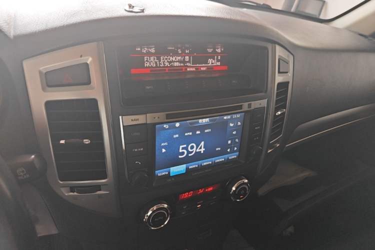 Used Mitsubishi Pajero 2016 3.0L Automatic Prestige Version China V Standard Audio And AC Panel