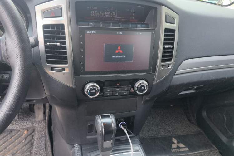 Used Mitsubishi Pajero 2016 3.0L Automatic Standard Version China V Standard Audio And AC Panel