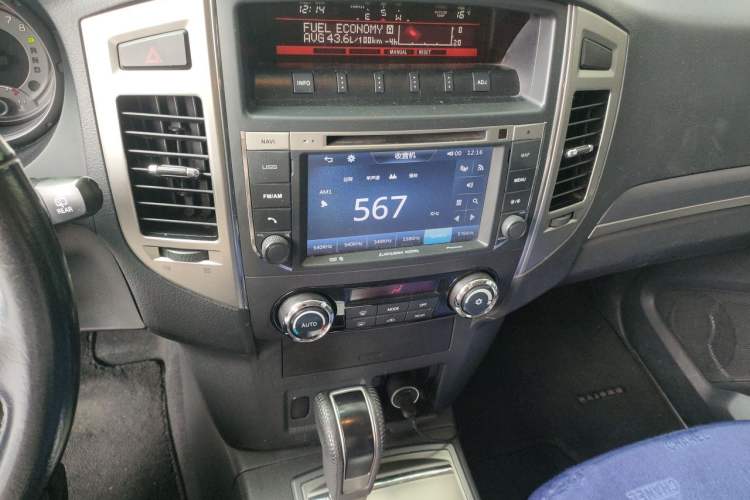 Used Mitsubishi Pajero 2016 3.0L Automatic Standard Version China V Standard Audio And AC Panel