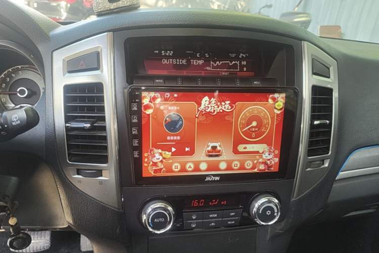 Used Mitsubishi Pajero 2016 3.0L Automatic Standard Version China V Standard Audio And AC Panel