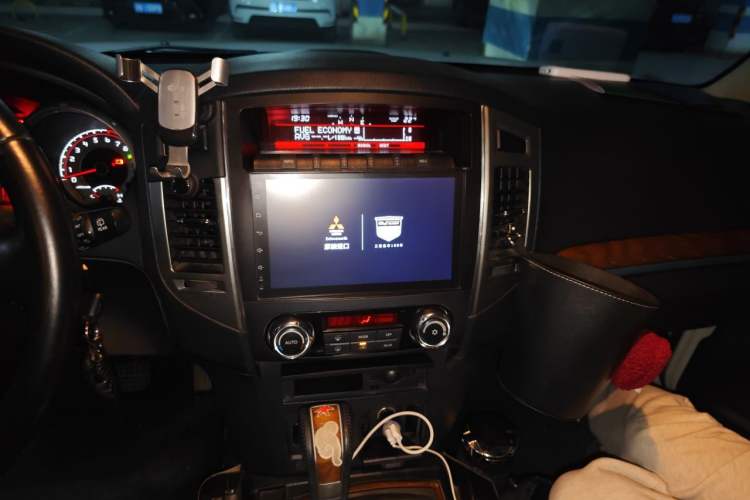 Used Mitsubishi Pajero 2016 3.0L Automatic Standard Version China V Standard Audio And AC Panel