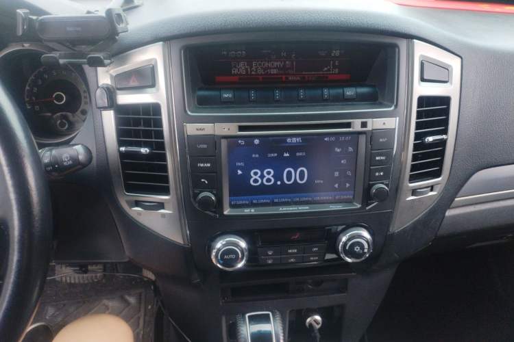 Used Mitsubishi Pajero 2016 3.0L Automatic Standard Version China V Standard Audio And AC Panel