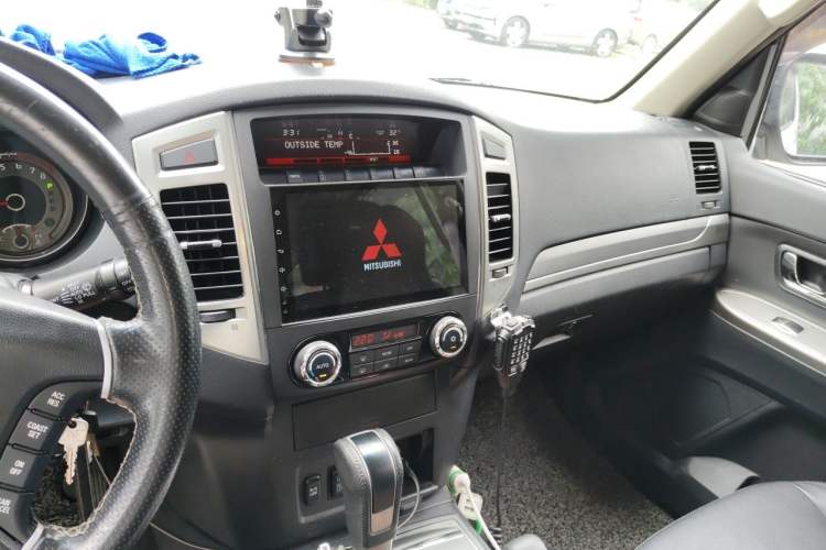 Used Mitsubishi Pajero 2016 3.0L Automatic Prestige Version China V Standard Audio And AC Panel