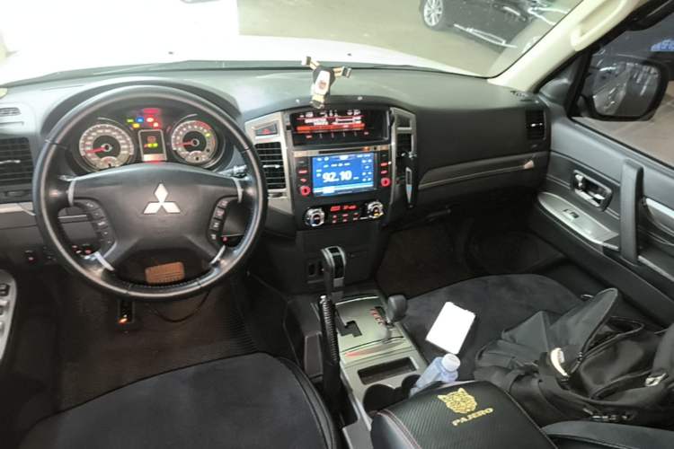 Used Mitsubishi Pajero 2016 3.0L Automatic Standard Version China IV Standard Audio And AC Panel