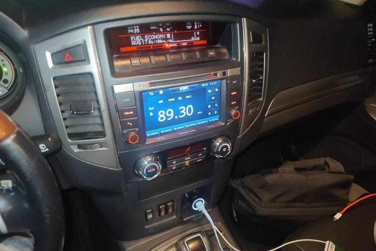 Used Mitsubishi Pajero 2016 3.0L Automatic Prestige Version China IV Standard Audio And AC Panel