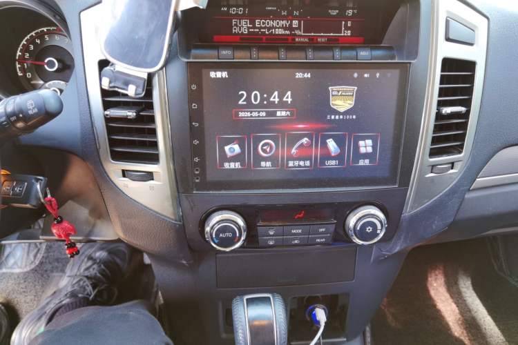 Used Mitsubishi Pajero 2016 3.0L Automatic Standard Version China V Standard Audio And AC Panel