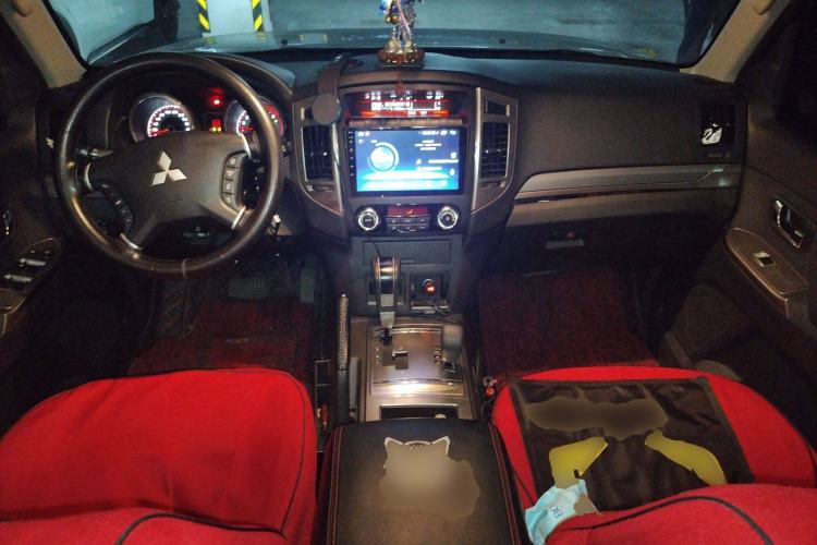 Used Mitsubishi Pajero 2016 3.0L Automatic Standard Version China V Standard Center Console