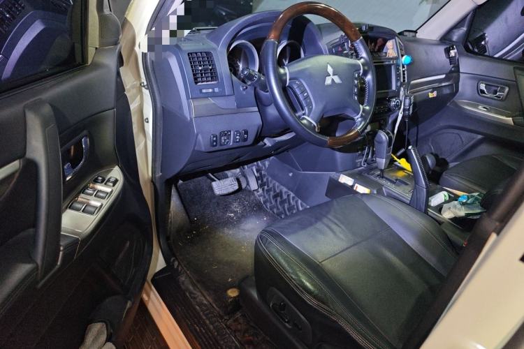 Used Mitsubishi Pajero 2016 3.0L Automatic Prestige Version China V Standard Driver Seat