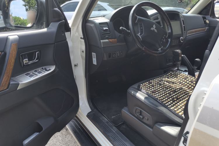 Used Mitsubishi Pajero 2016 3.0L Automatic Prestige Version China V Standard Driver Seat