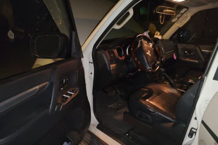 Used Mitsubishi Pajero 2016 3.0L Automatic Prestige Version China V Standard Driver Seat