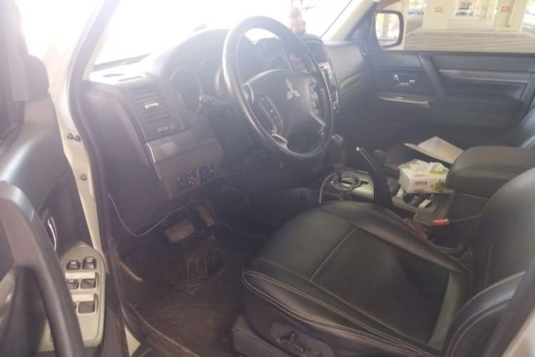 Used Mitsubishi Pajero 2016 3.0L Automatic Standard Version China IV Standard Driver Seat