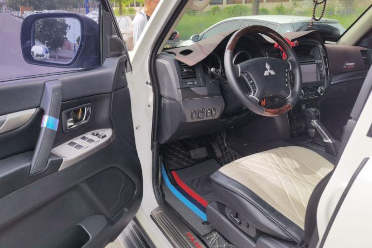 Used Mitsubishi Pajero 2016 3.0L Automatic Standard Version China V Standard Driver Seat