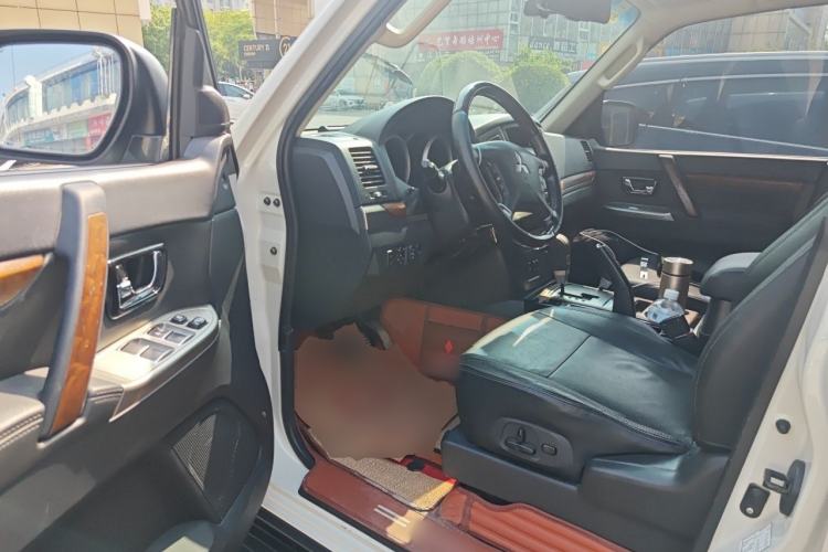 Used Mitsubishi Pajero 2016 3.0L Automatic Prestige Version China V Standard Driver Seat